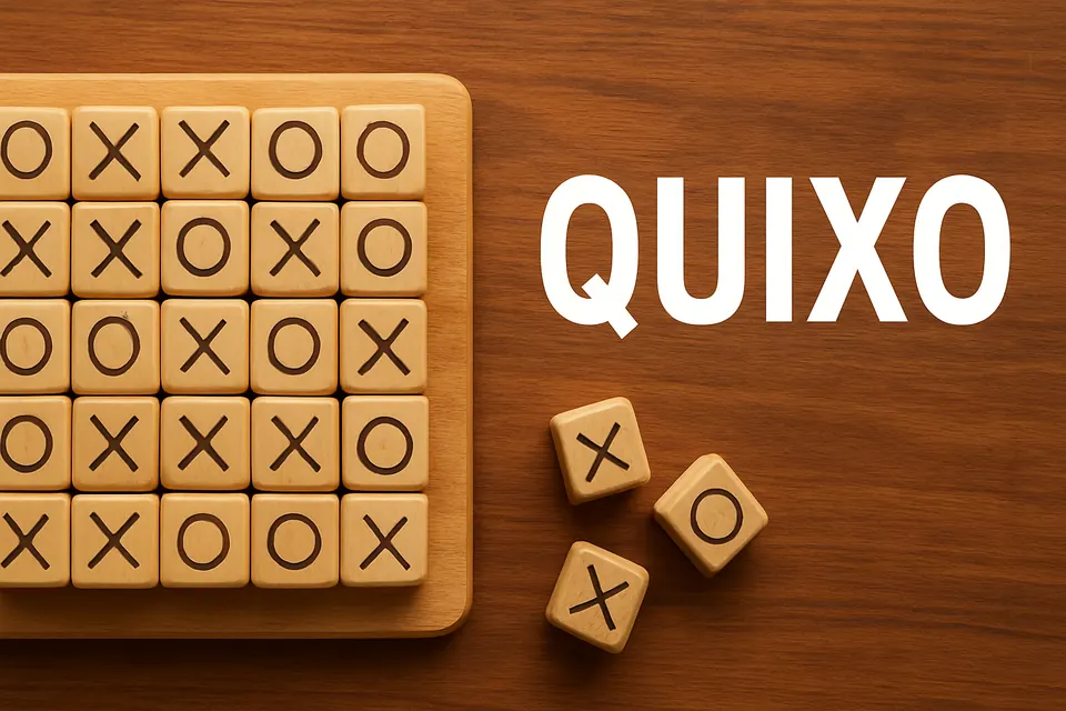 Tabuleiro de Quixo com cubos marcados por X e O